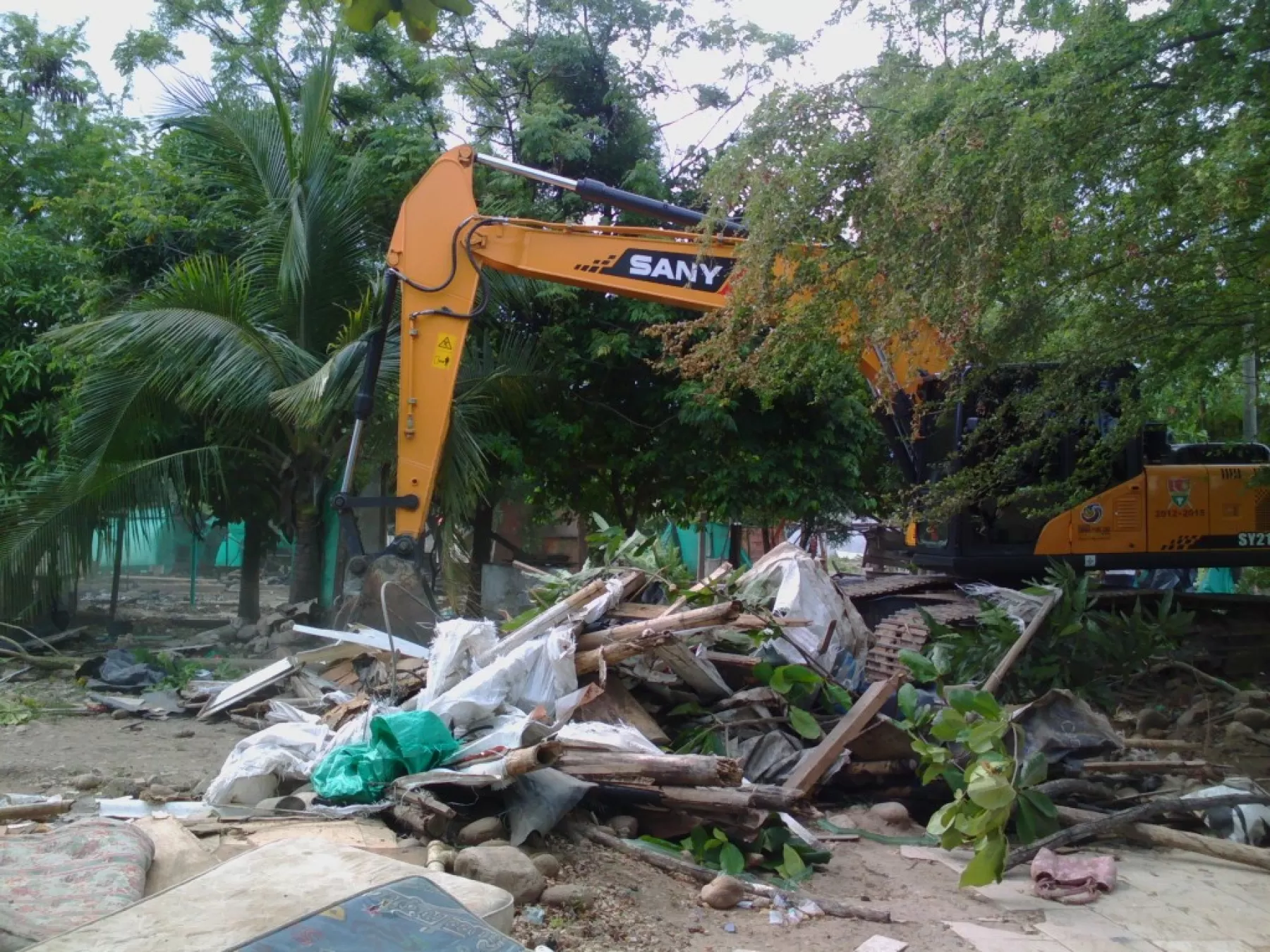 Demolición del asentamiento humano Villa Estadio, en Yopal, Casanare. En el lugar se construirá una vía.