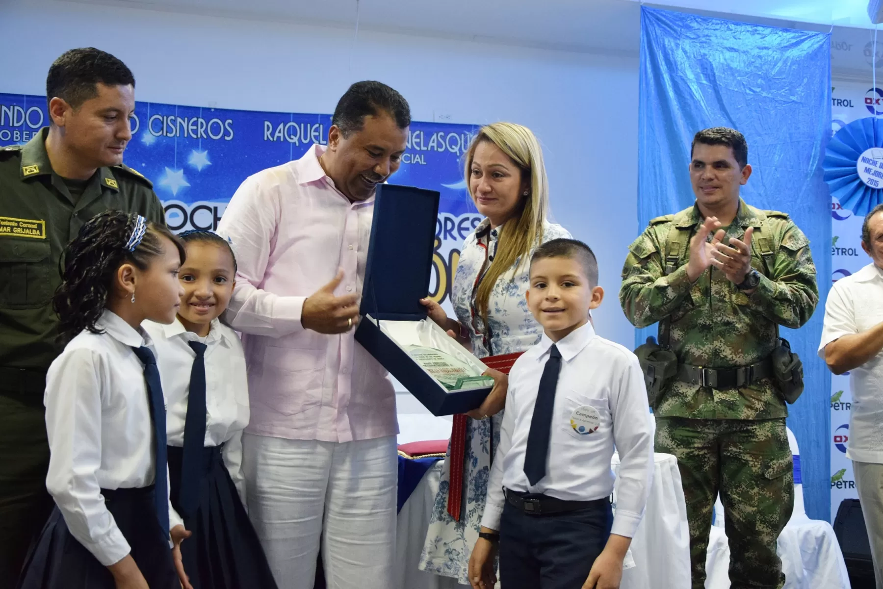 Por cuarta vez Gestora social y gobernador galardonaron la educación en el departamento. Estudiantes y docentes los protagonistas de La noche de las mejores.