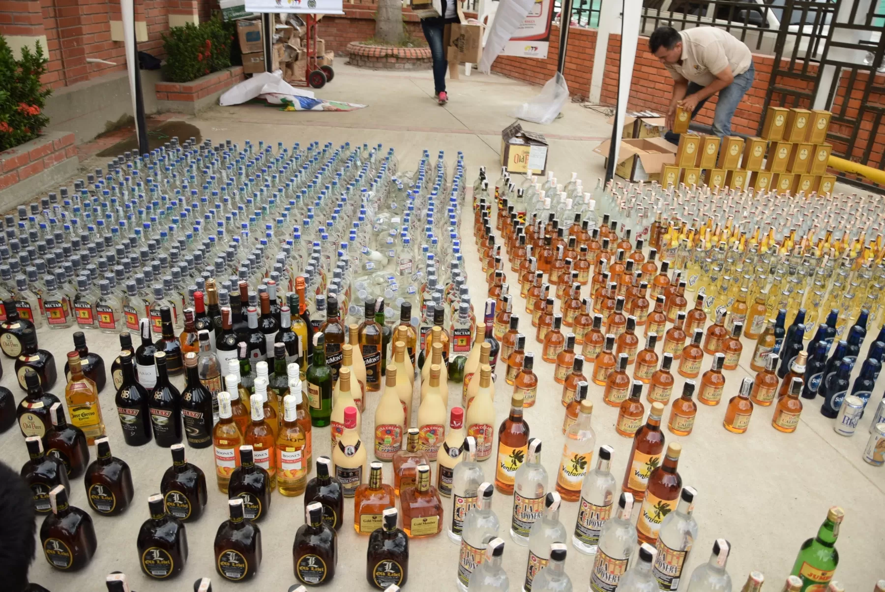 2 mil 700 unidades de licores adulterados  y cigarrillos de contrabando y destruidos en Arauca