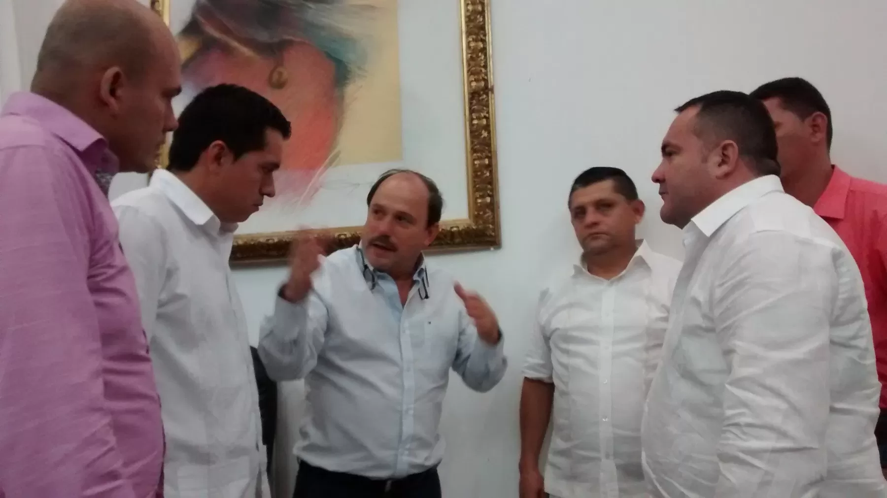Gobernador de Arauca, Ricardo Alvarado, reunido con los diputados del piedemonte araucano.