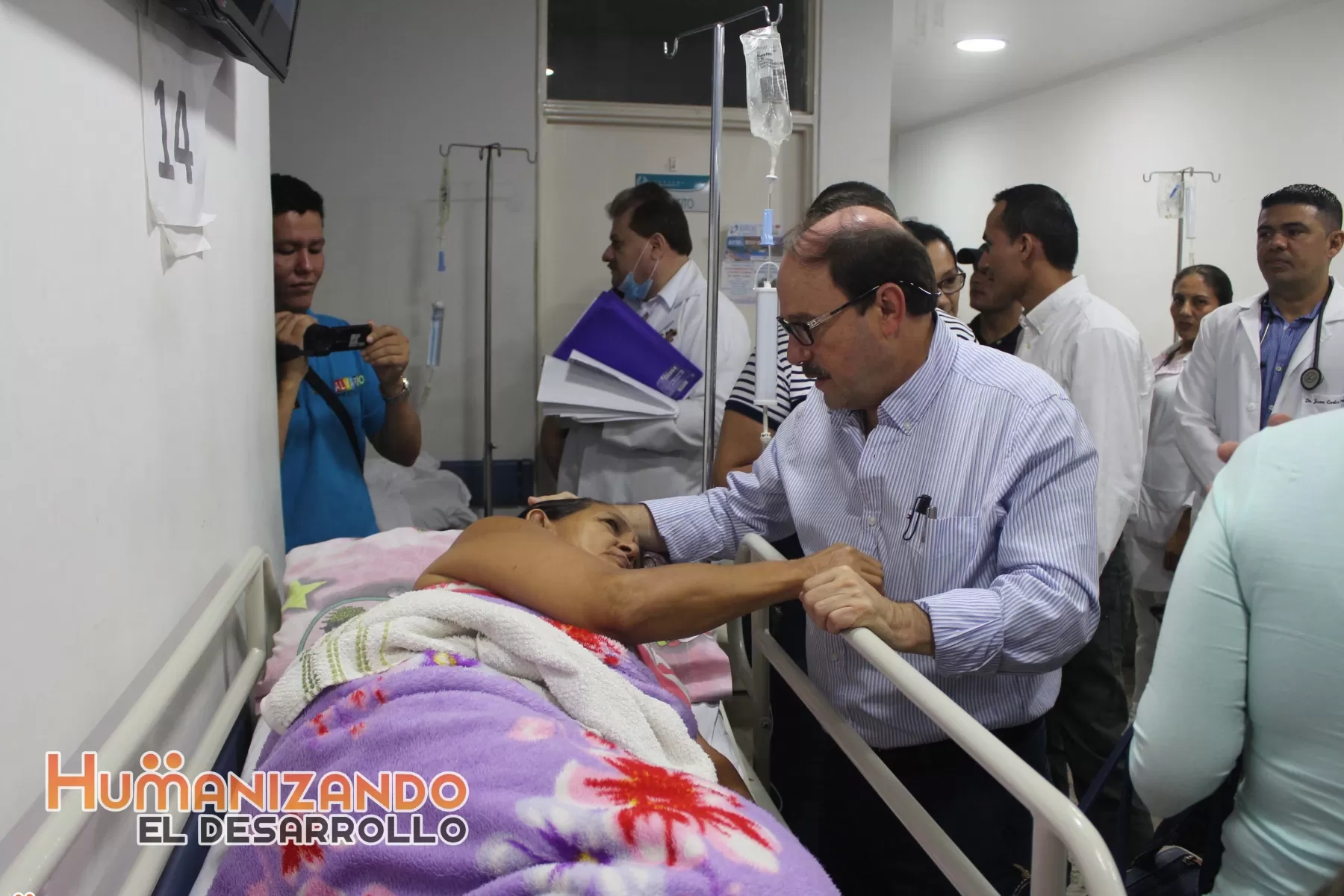 Con un recorrido por todas las áreas del Hospital San Vicente de Arauca, el Doctor Ricardo Alvarado hizo presencia haciendo uso de su investidura como primera autoridad del Departamento. Su directriz va en caminada al mejoramiento, humanizado de la atención al usuario.