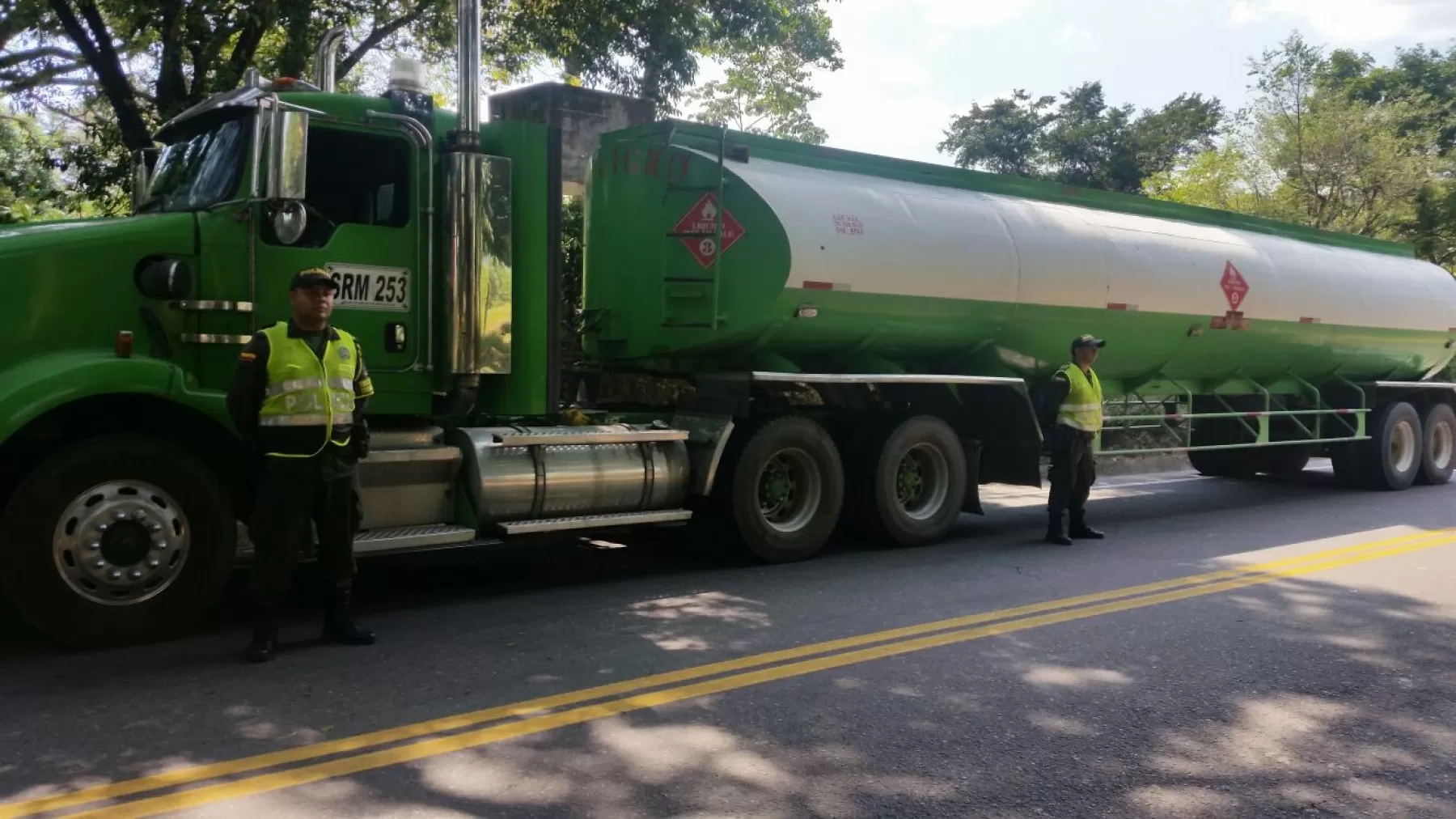 Policía incauta más de quince mil galones de gasolina en carreteras del departamento del meta.