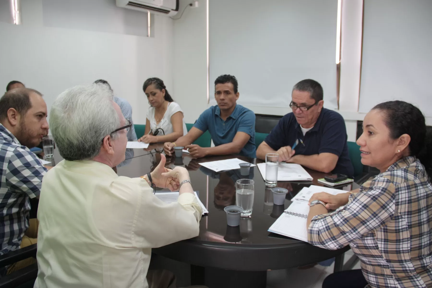 La Alcaldía de Arauca se reunió con las autoridades relacionadas con los derechos de los animales, para analizar la Ley 1774 de 2016, la cual castiga el maltrato animal en Colombia,.