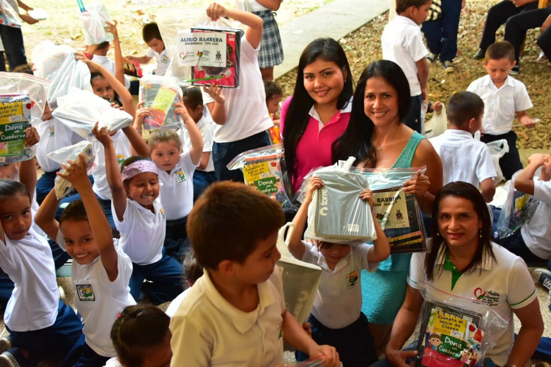 Entregan útiles escolares en Casanare.