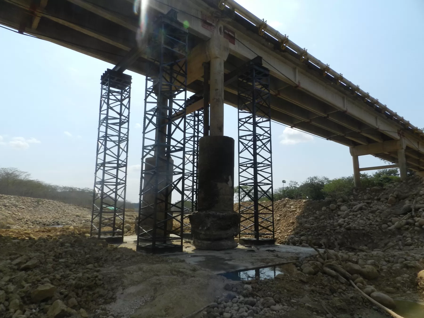 Mejoras del puente del río Ariporo están avanzando hasta la fecha de una manera significativa.