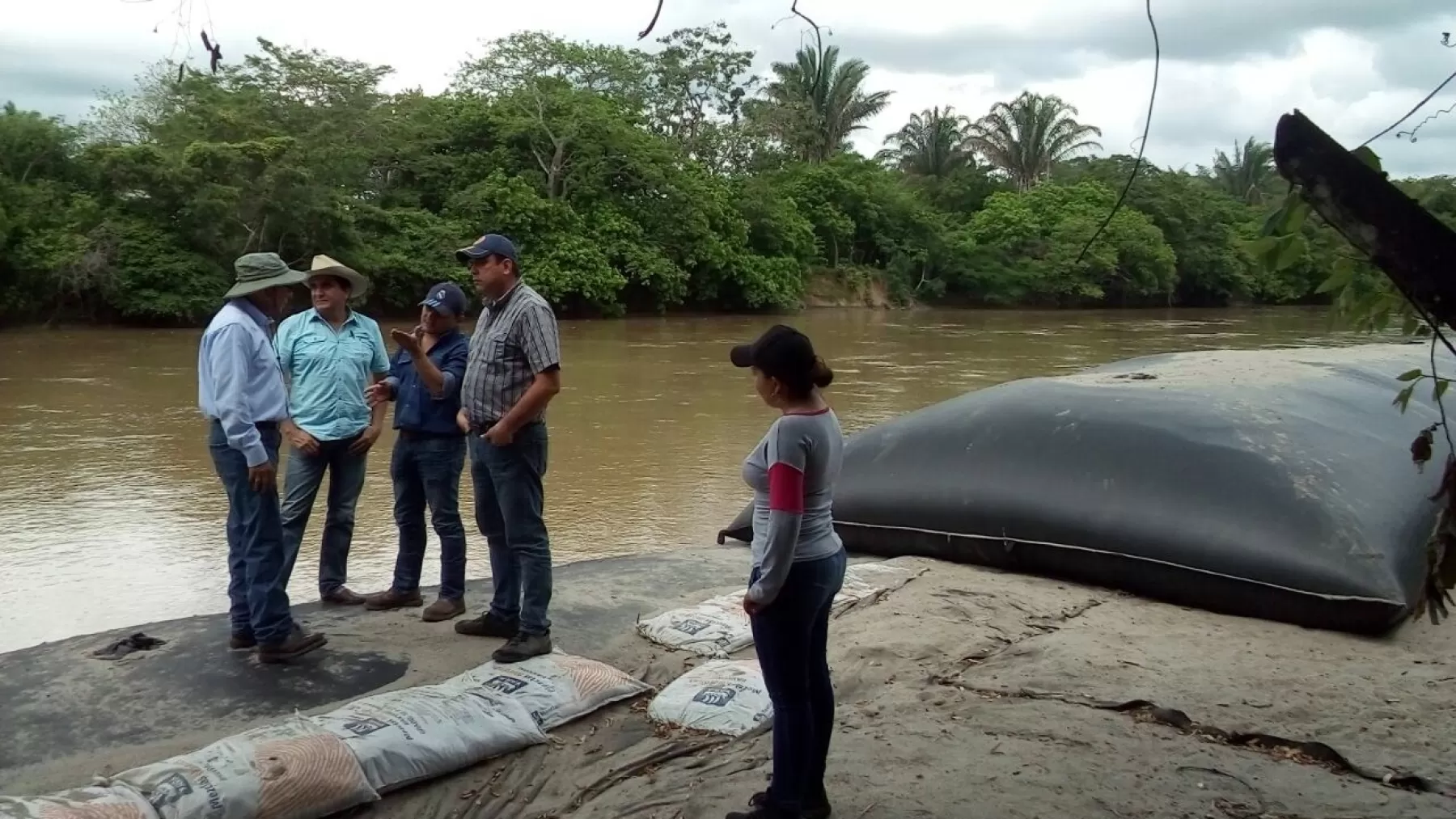 Autoridades inspeccionaron los avances en las obras de protección fluvial que se adelantan en los municipios de Trinidad y San Luis de Palenque sobre el río Pauto.