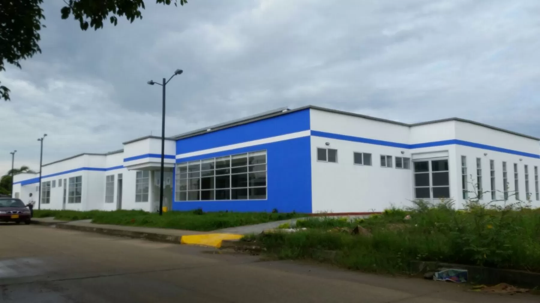 El gobierno departamental entrega la obra del Centro de Salud de la Comuna 3, del municipio de Arauca, como paso importante para iniciar la descentralización de la salud.