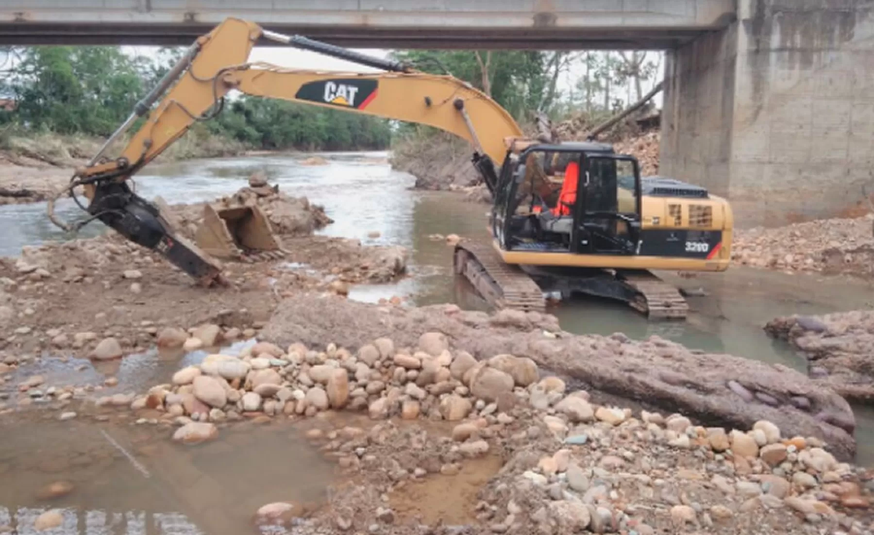 En más de nueve puntos críticos trabaja personal de la Secretaría de Infraestructura de Villavicencio