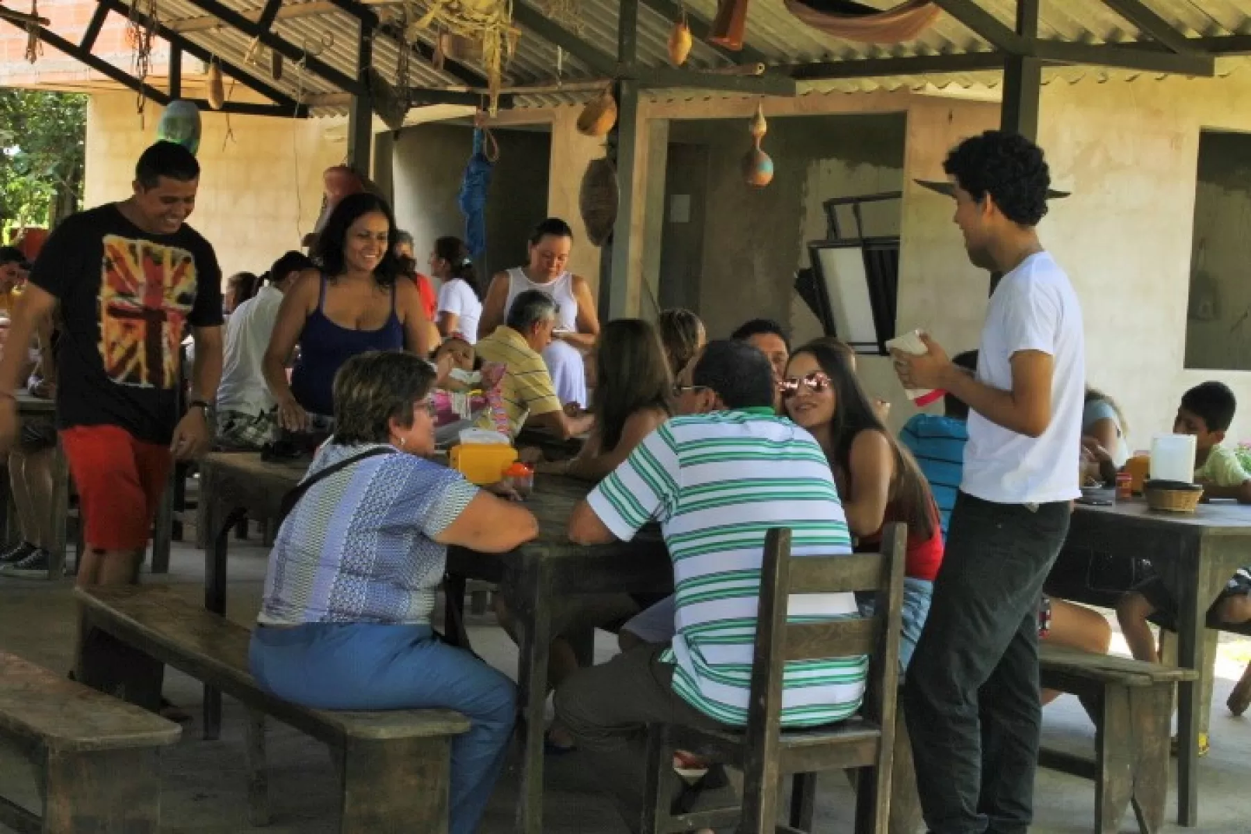 Estudiantes de Administración de Empresas de Unisangil estarán aplicando encuestas a los propietarios y empleados de diferentes restaurantes de Yopal.