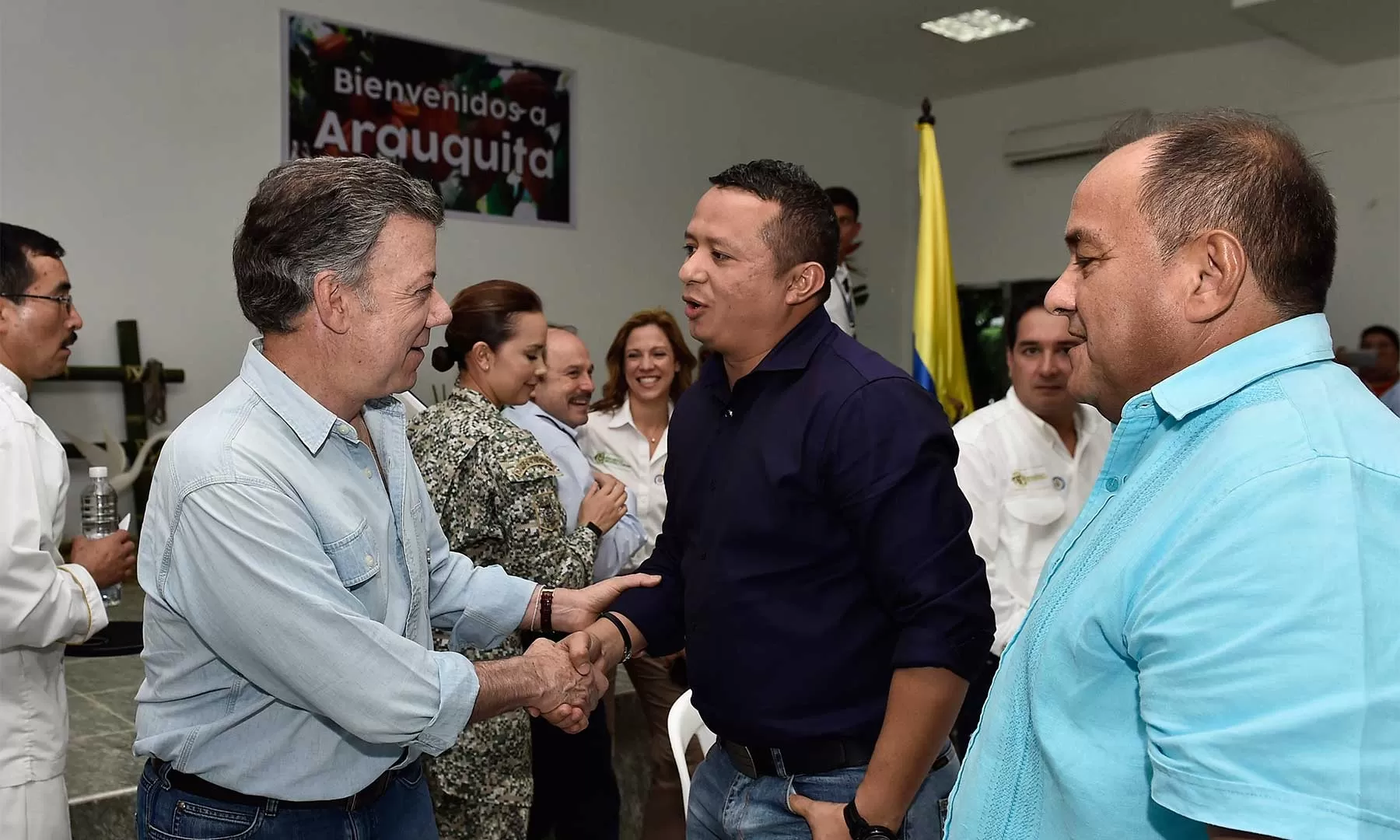 Durante su visita a Arauquita el Presidente Santos saludó a los alcaldes de la zona y dialogó con ellos sobre sus expectativas en la etapa de posconflicto. Foto:César Carrión - SIG