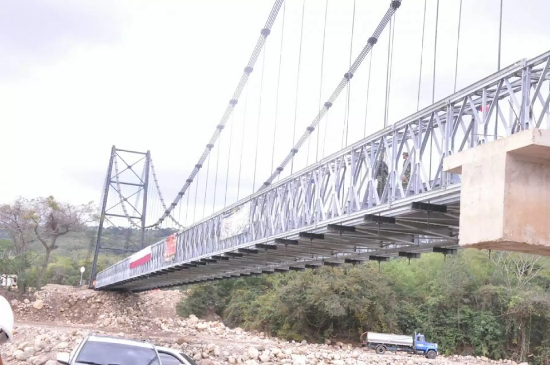 Puesta en servicio del puente vehicular provisional INVIAS 2 sobre el río Charte, para el tráfico en sentido Yopal – Aguazul exclusivamente, las 24 horas.