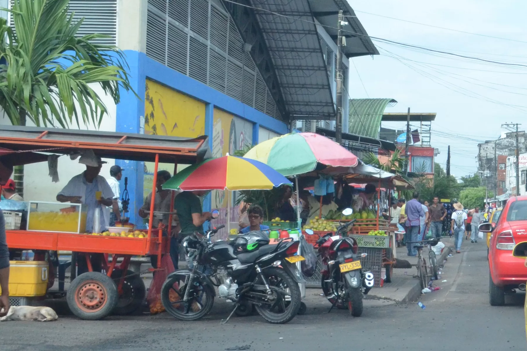 Alrededores de la plaza de mercado central de Arauca.