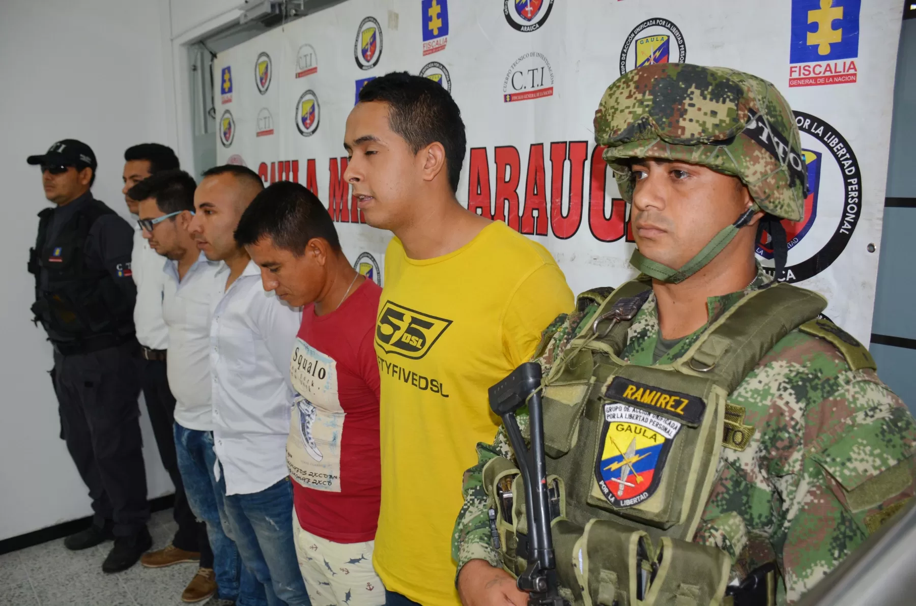 Cinco hombres que presuntamente se dedicaban al hurto de camiones que transportaban arroz al interior de país fueron capturados por las autoridades en un operativo desarrollado en los departamentos de Cundinamarca, Meta  y Arauca.