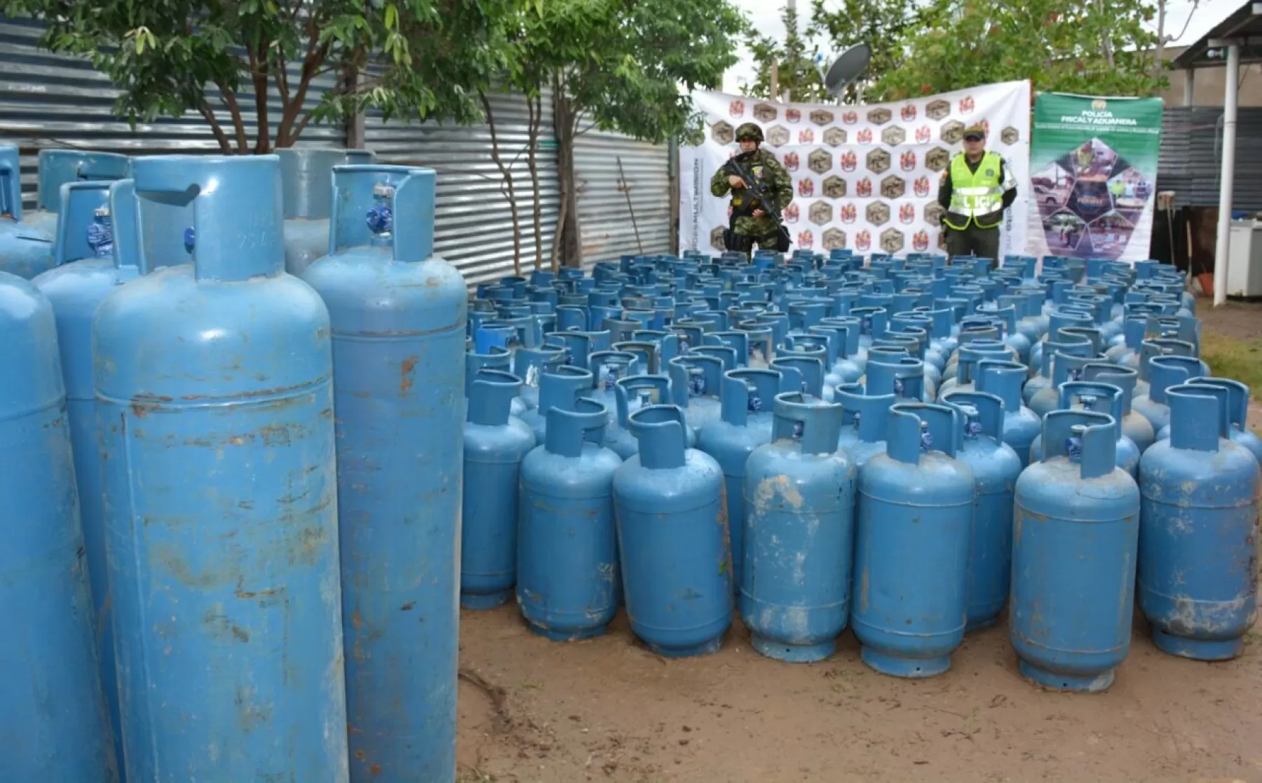 Por incumplir con la normatividad, acerca del reglamento técnico para transporte y manipulación, Ejército incautó 287 cilindros metálicos de gas licuado en el departamento de Arauca.