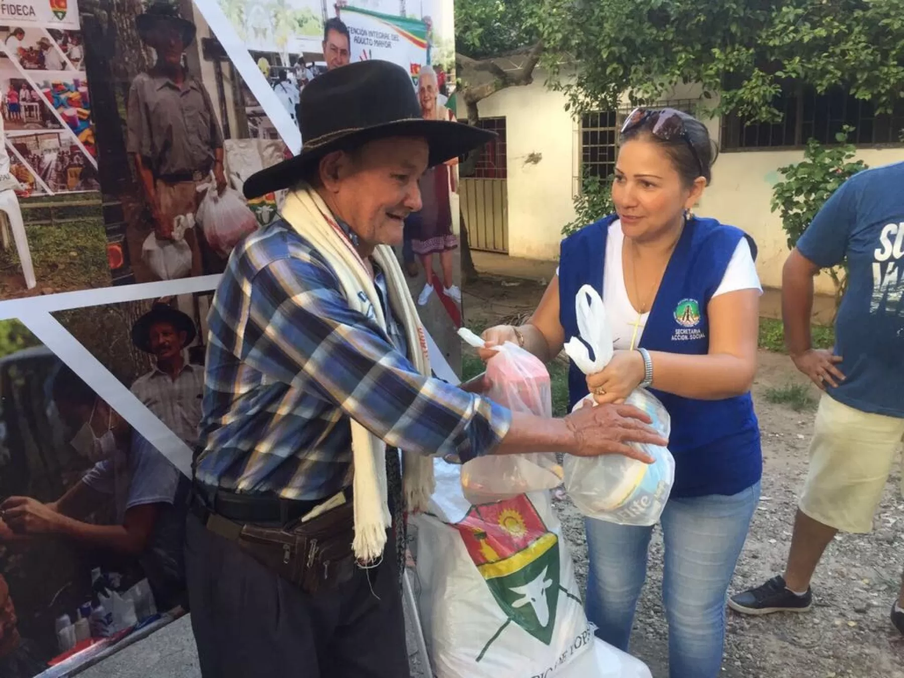 Alcaldía de Yopal, realizó la entrega de 1.500 paquetes nutricionales a los adultos mayores del área rural a través de la Secretaría de Acción Social.