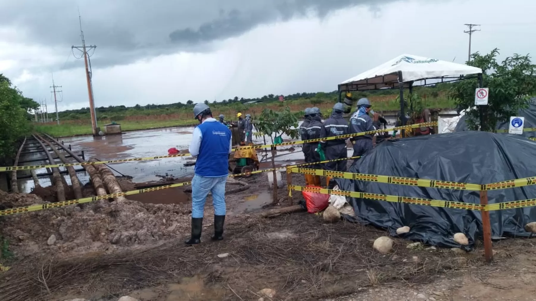 Personal de Corporinoquia evidenciaron derrame de crudo a un costado lateral de la estación CPF Carrizales en Orocué, Casanare.