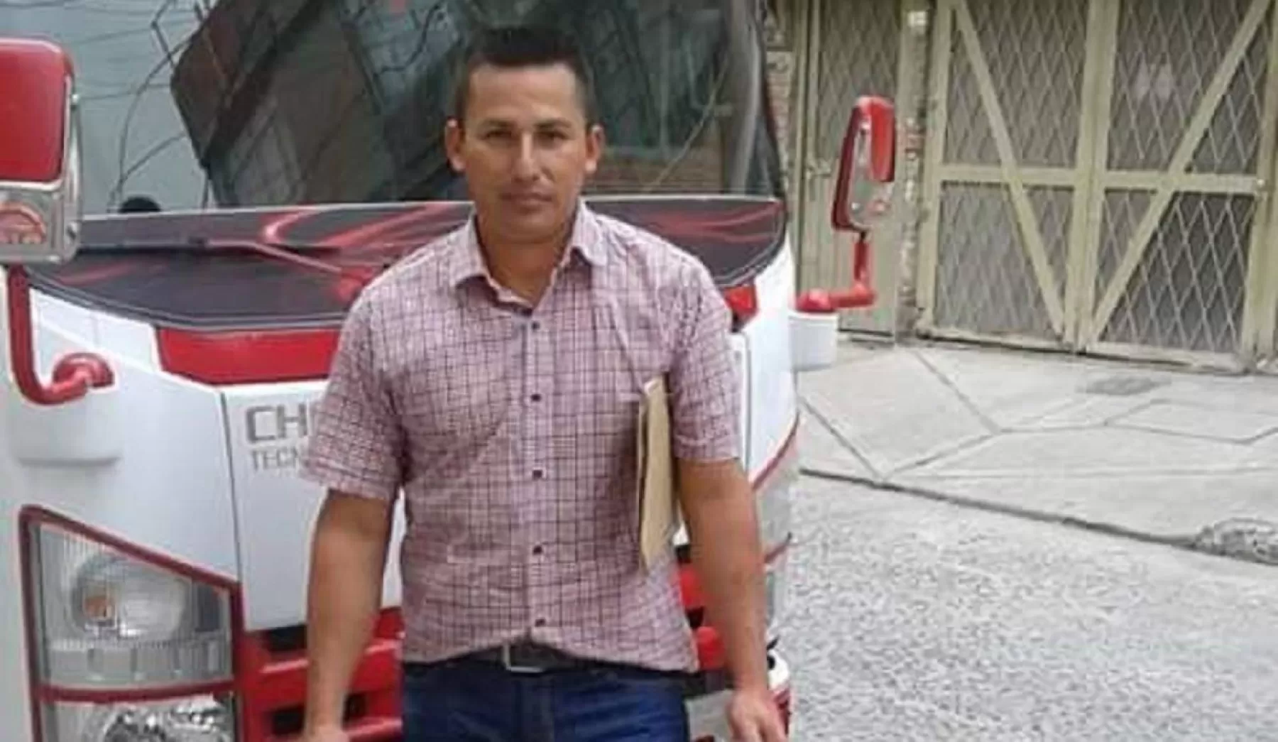 En zona rural de Arauquita capturan a Wilson Arébalo Hernández , quien vendió carro usado en atentado en el que murieron 20 personas en la Escuela de la Policía General Santander de Bogotá.