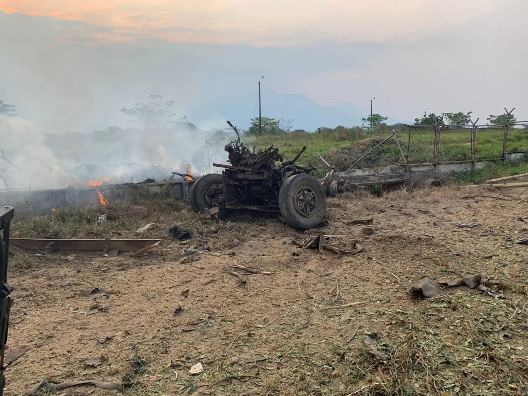 Con explosivos atacaron las instalaciones del batallón Navas Pardo del municipio de Tame, las autoridades sindican del hecho a las disidencias de las farc.