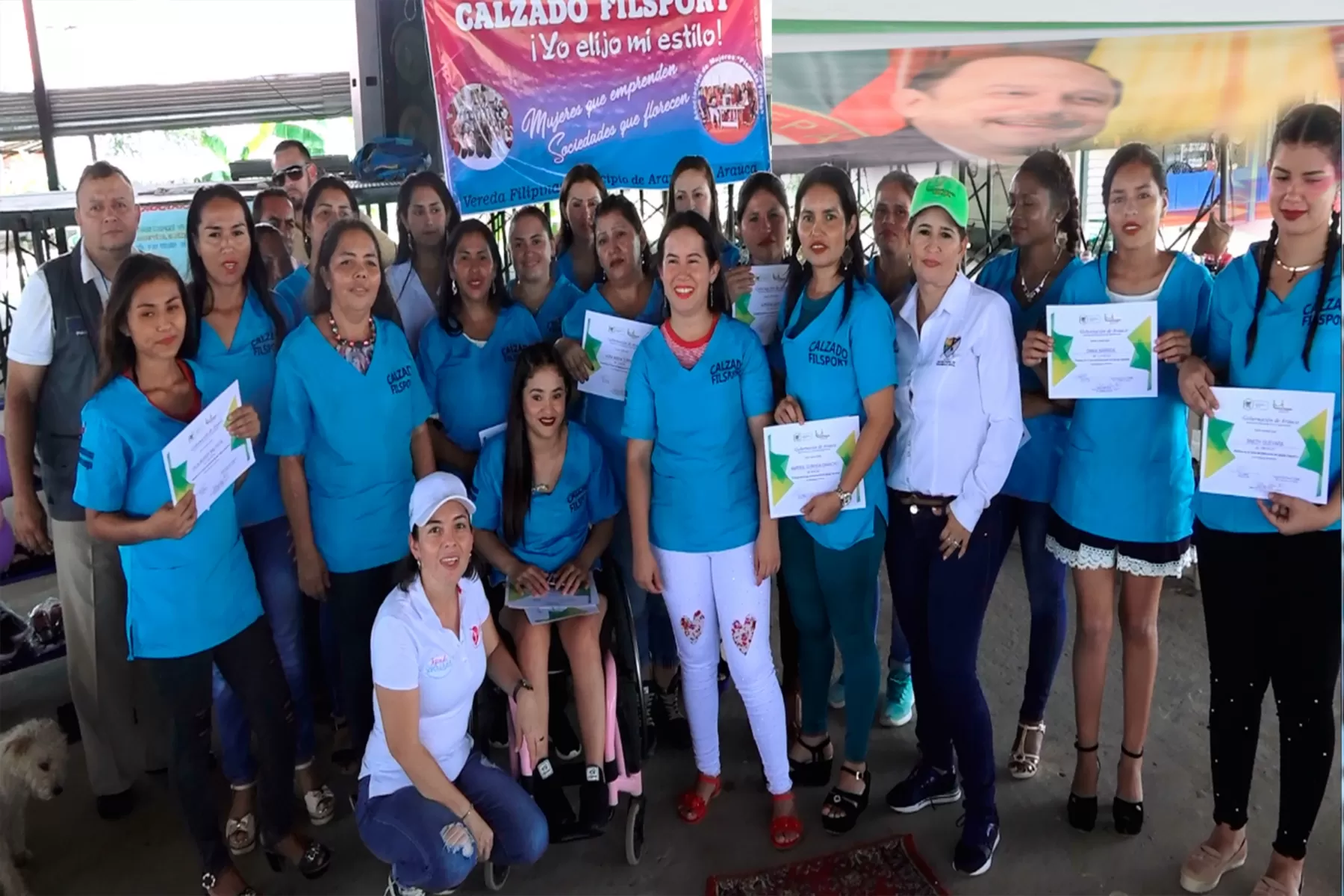 Mujeres del espacio territorial de capacitación y reincorporación de Filipinas  terminaron curso de zapatería.