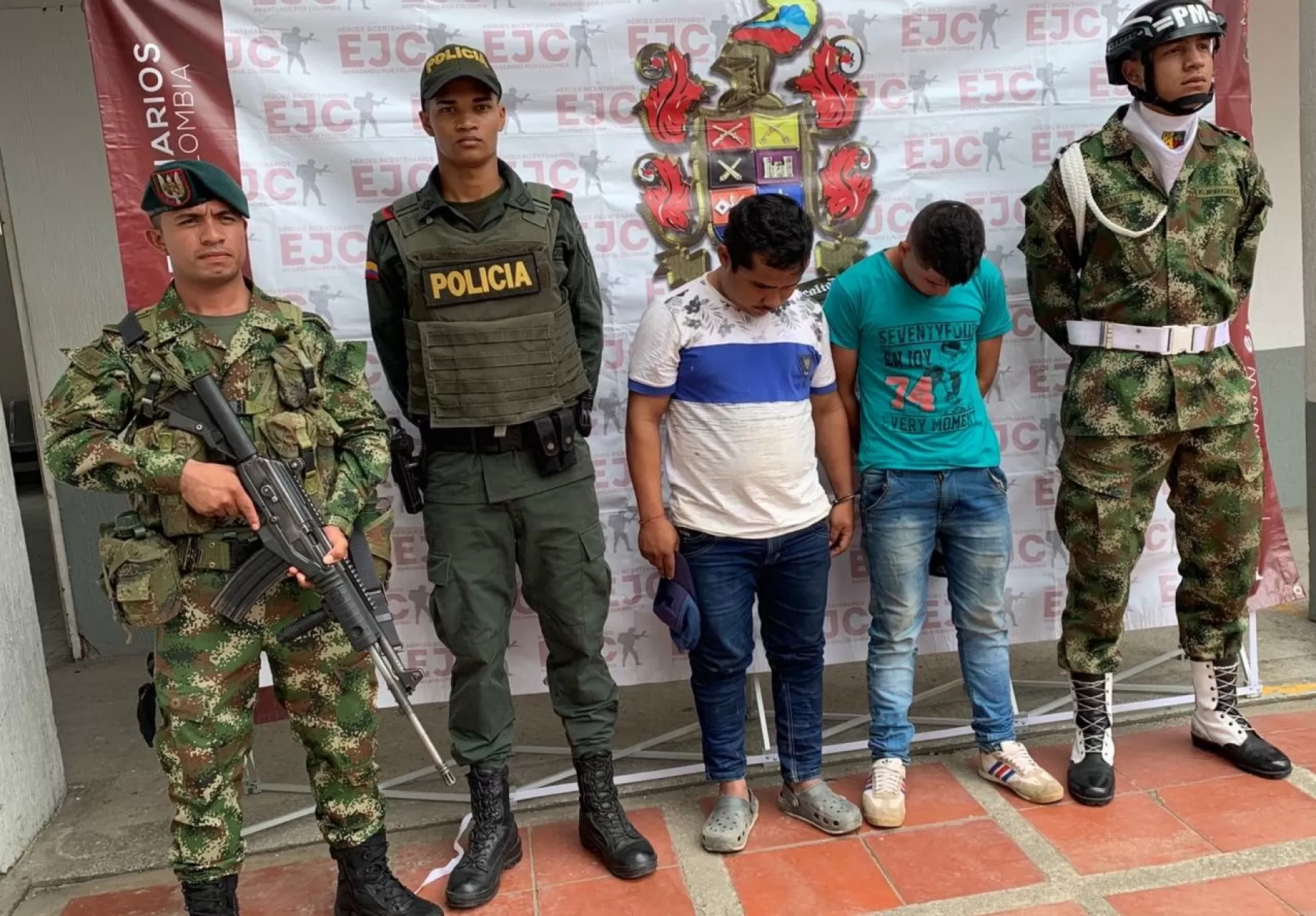 Autoridades desactivaron explosivos que estaban siendo instalados en la avenida Juan Farfán de la ciudad de Arauca.