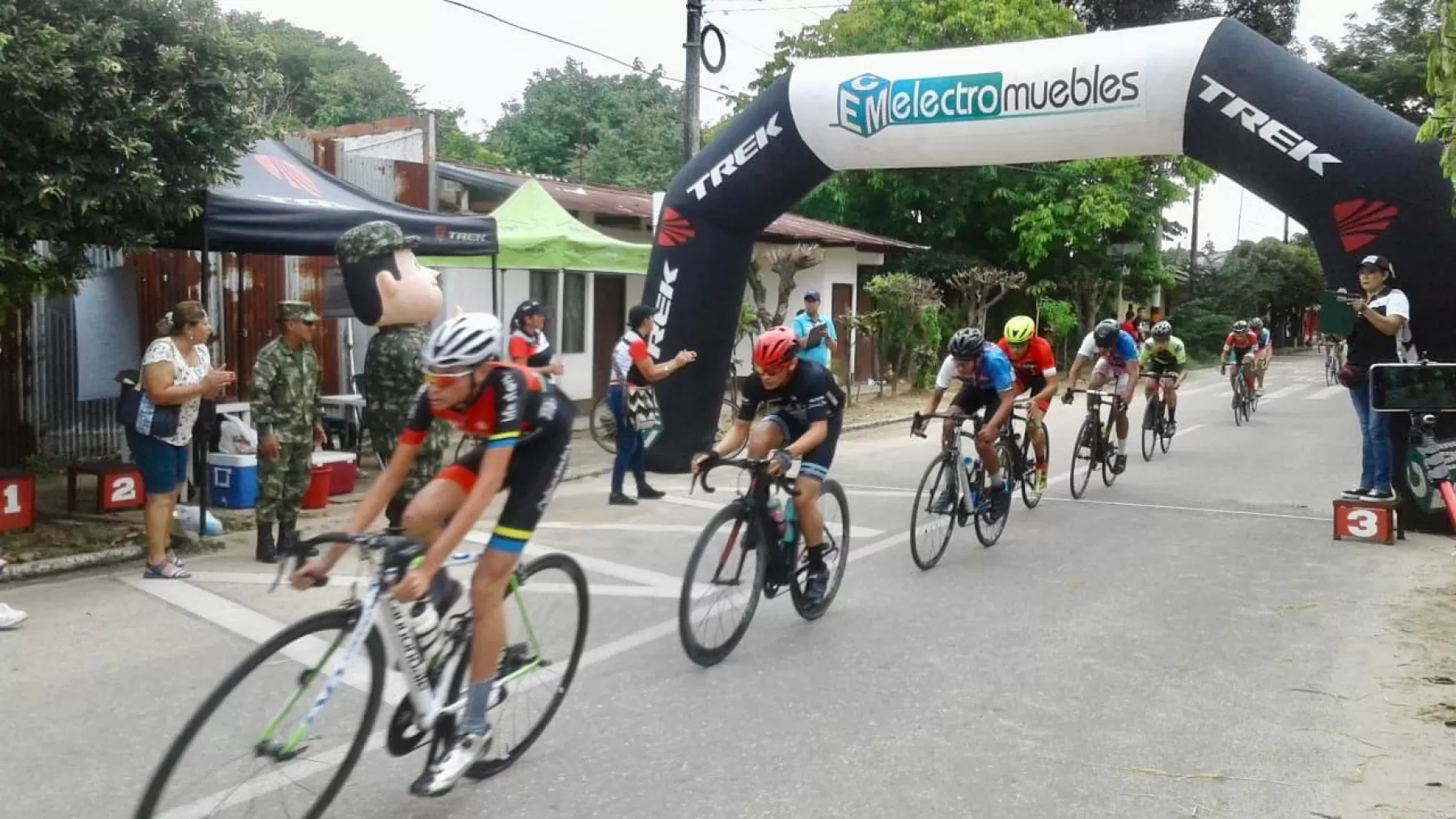 Ejército Nacional acompañó clásica de ciclismo que se llevó a cabo con éxito en Tame, Arauca.