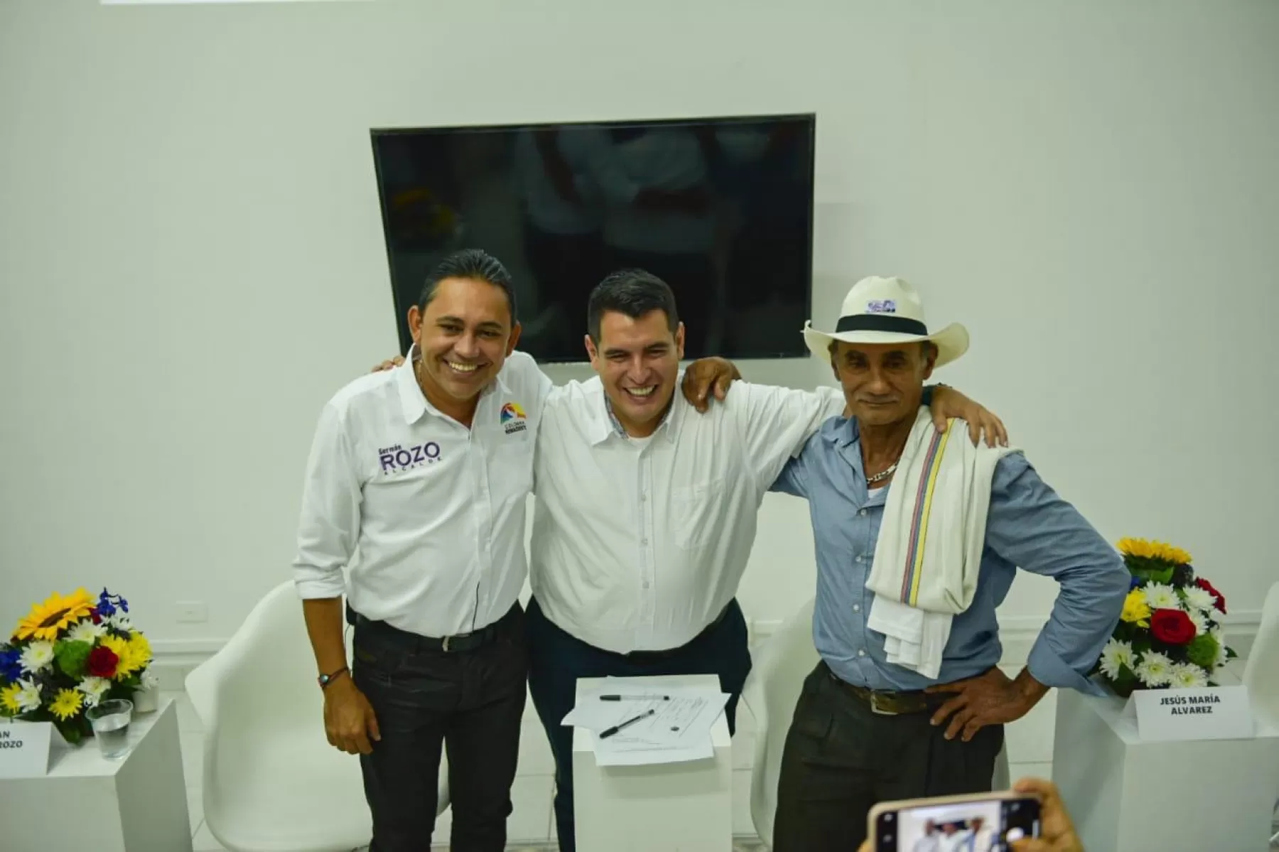 Candidato a la alcaldía de Arauca firma pacto por la paz y no violencia electoral.