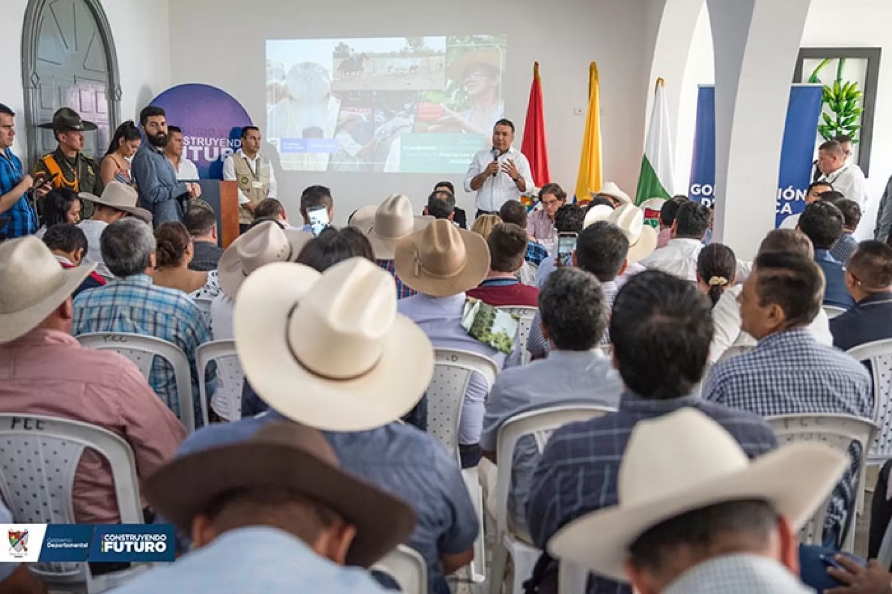 Exitosa jornada de trabajo con los sectores agropecuarios del departamento de Arauca sostuvieron el ministro de Agricultura y el gobernador de Arauca.