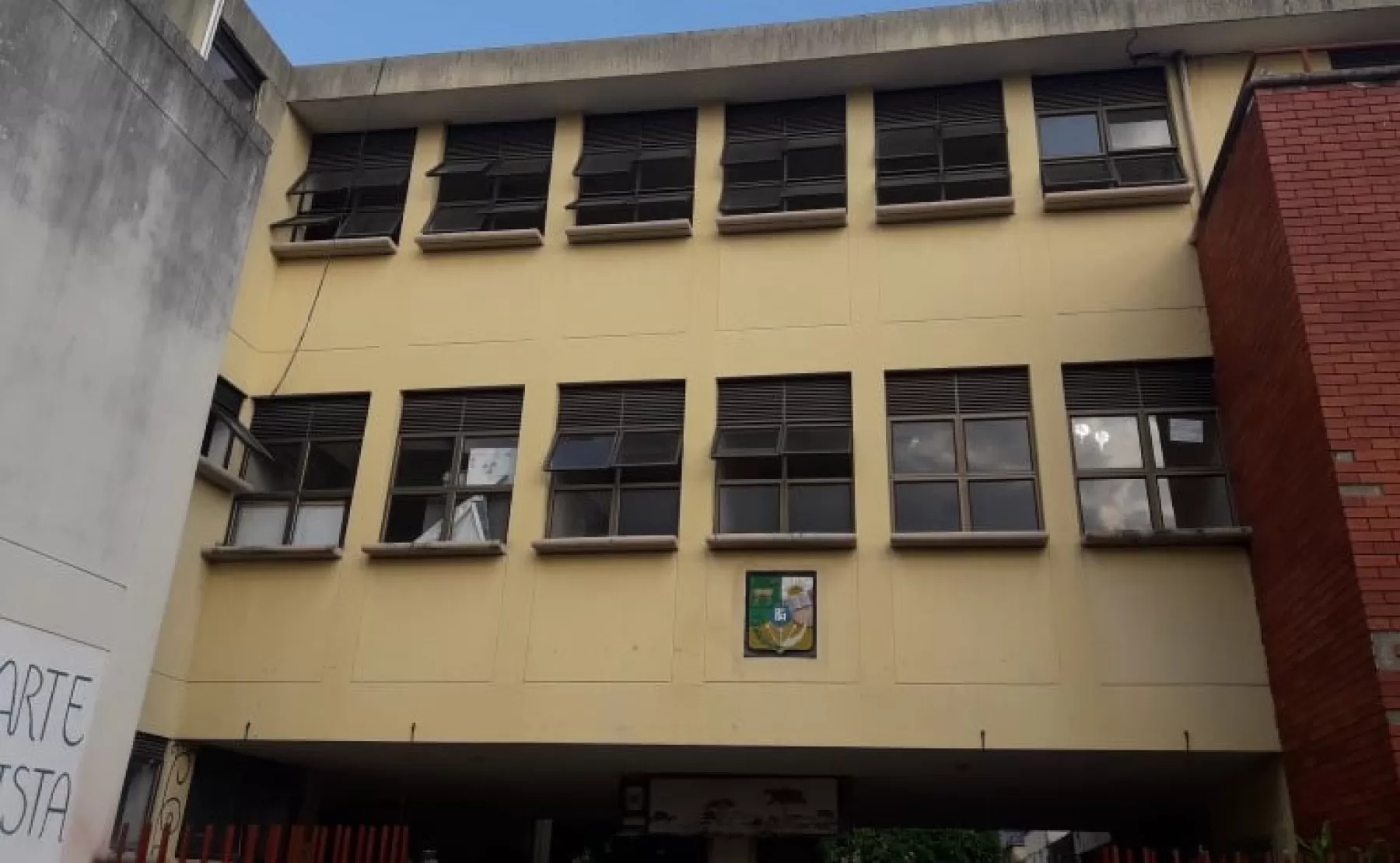 Para el caso de los establecimientos educativos del sector rural, donde es precaria o nula la conectividad a internet, los estudiantes contarán con material didáctico, elaborado por los profesores durante las semanas de desarrollo institucional.