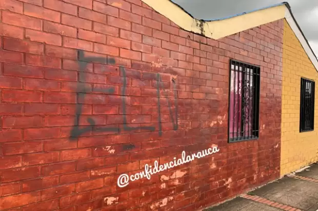 Con un grafiti el ELN amenaza a periodista en Arauca.