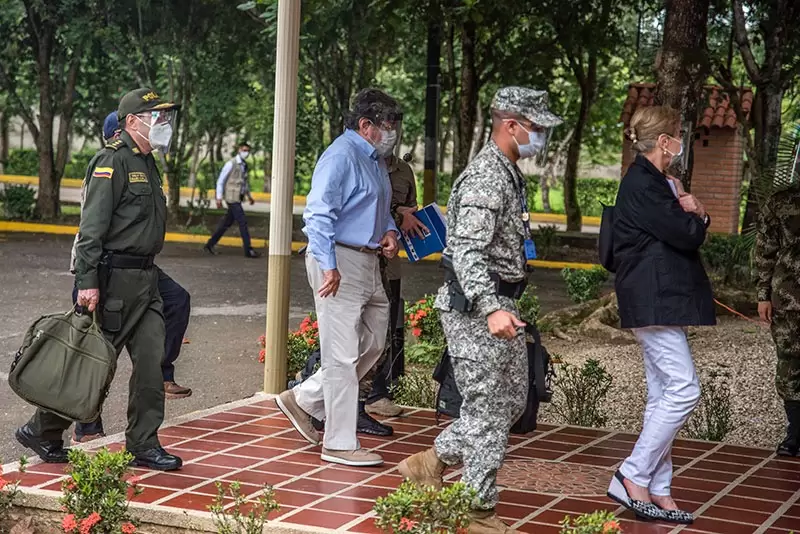 Ministro de defensa llegó Arauca para conocer los hechos donde murieron cinco personas en el departamento.
