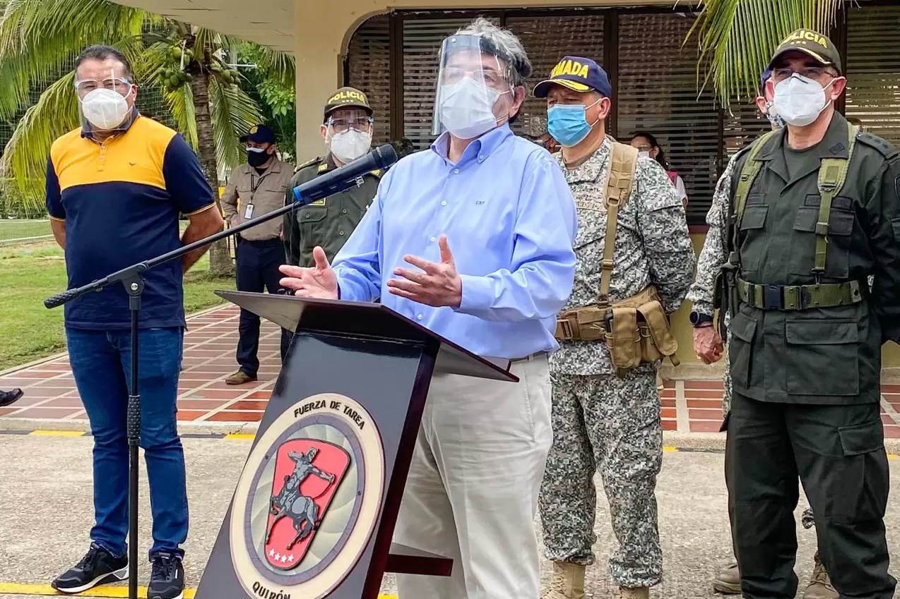 Ministro de defensa anunció creación de grupo élite y recompensa para capturar a perpetradores de asesinatos colectivos. 