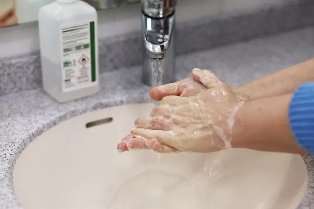 El lavado de manos con jabón es una actividad que salva vidas, una ‘vacuna’ que uno mismo puede aplicarse.