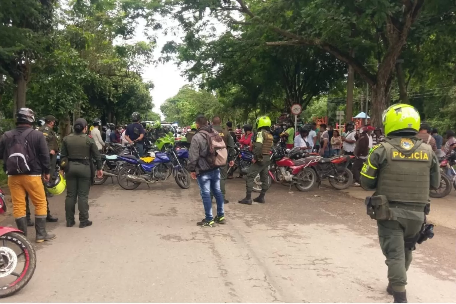 Arauca sin gasolina genera protesta de motociclistas.