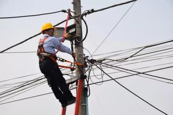ENELAR ESP fortalece su infraestructura eléctrica en el municipio de Saravena con trabajos de mantenimientos que requieren desconexiones programadas en algunos sectores.
