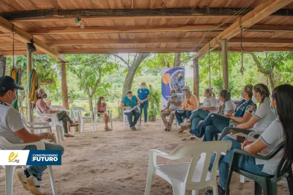 Enelar y comunidad de la vereda El Tábano de Arauca trabajan en la legalización del servicio de energía de su sector.