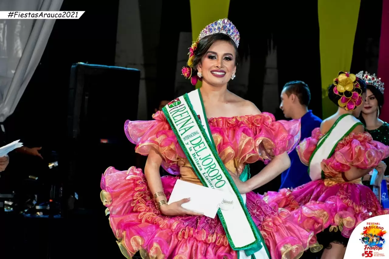 Paula Andrea Martín Obregoso, coronada como reina Internacional del Joropo.