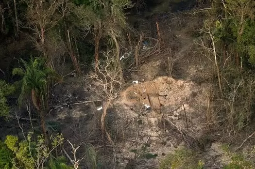Zona campamentaria afectada por bombardeo en Puerto Rondón, Arauca.