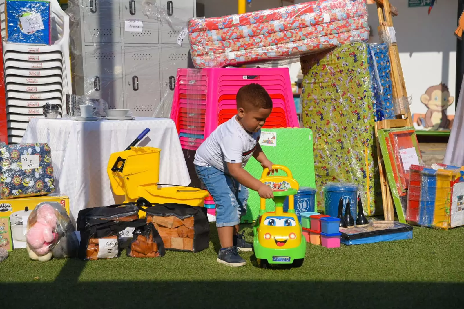 Material donado beneficiará a más de 13.300 niños y niñas que asisten a los 32 CDI del departamento.