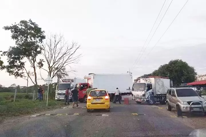 El bloqueo en Tame cierra las vías de entrada y salida del departamento de Arauca.