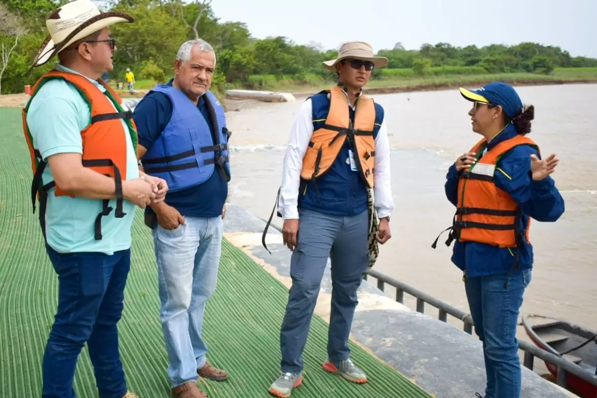 Autoridades visitan sitios donde se presentan emergencias por inundaciones en Arauca.