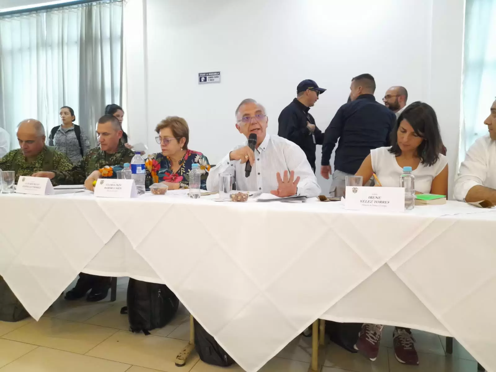 Gobierno Nacional inicia proceso de sensibilización en busca de que el 30 por ciento de las plazas laborales de la industria petrolera en Arauca sea para trabajadores de la región.
