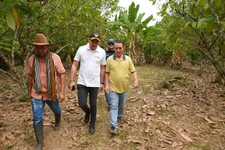 Gobierno departamental visita islas Bayonero y Reinera para anunciar apoyo con banco de maquinaria agrícola.