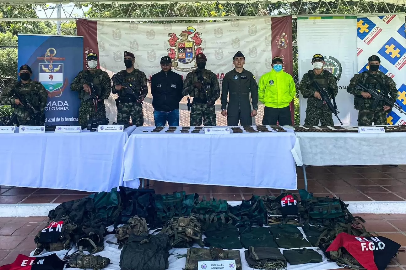 Ejército Nacional descubre depósito ilegal del ELN en Arauquita, Arauca y decomisa material de guerra.