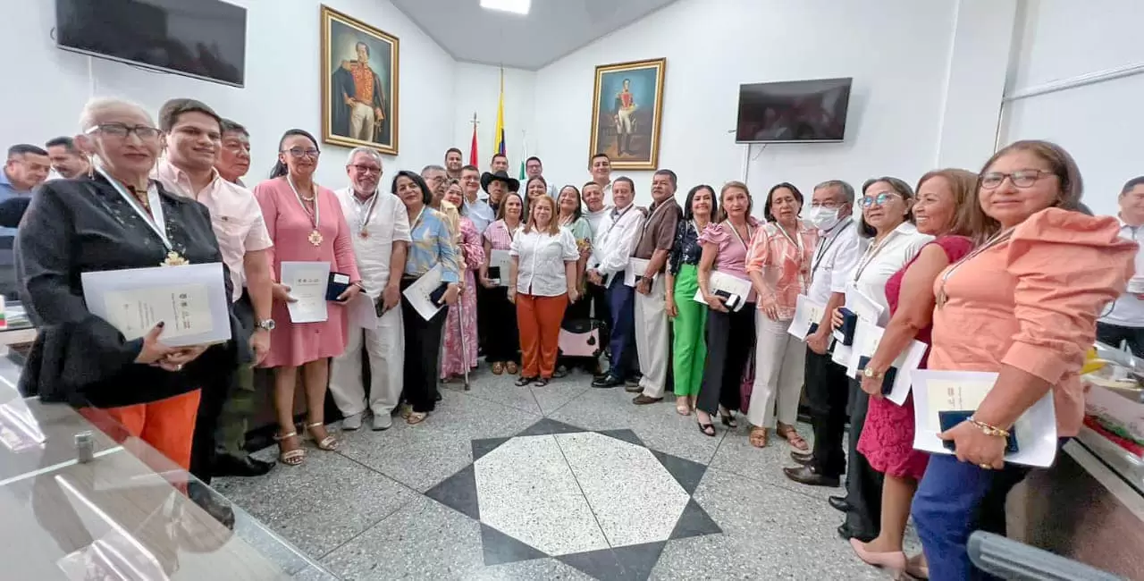 Medalla Bicentenario al Mérito Educativo a 22 docentes de Arauca.