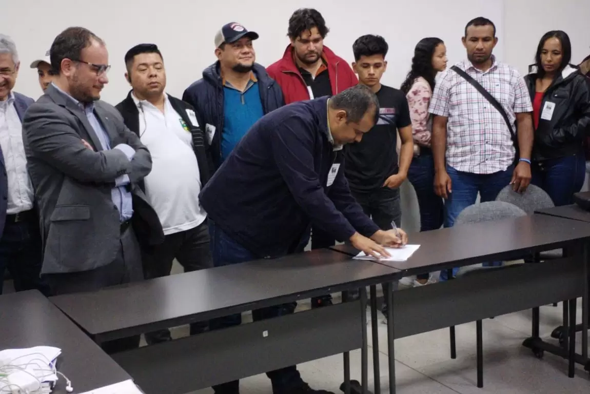El gobernador Wilinton Rodríguez Benavidez reafirmó su compromiso con garantizar el derecho a la educación.