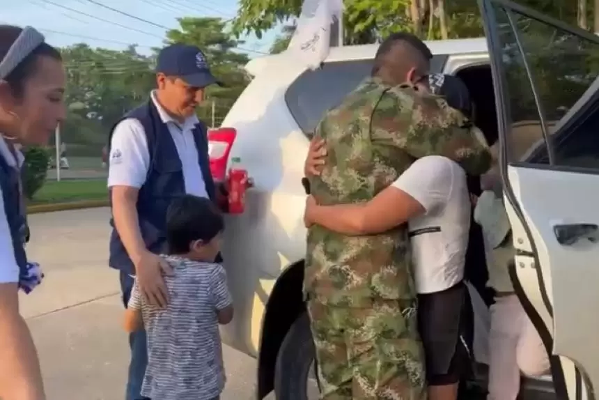 Militar liberada se reencuentra con su familia en Arauca