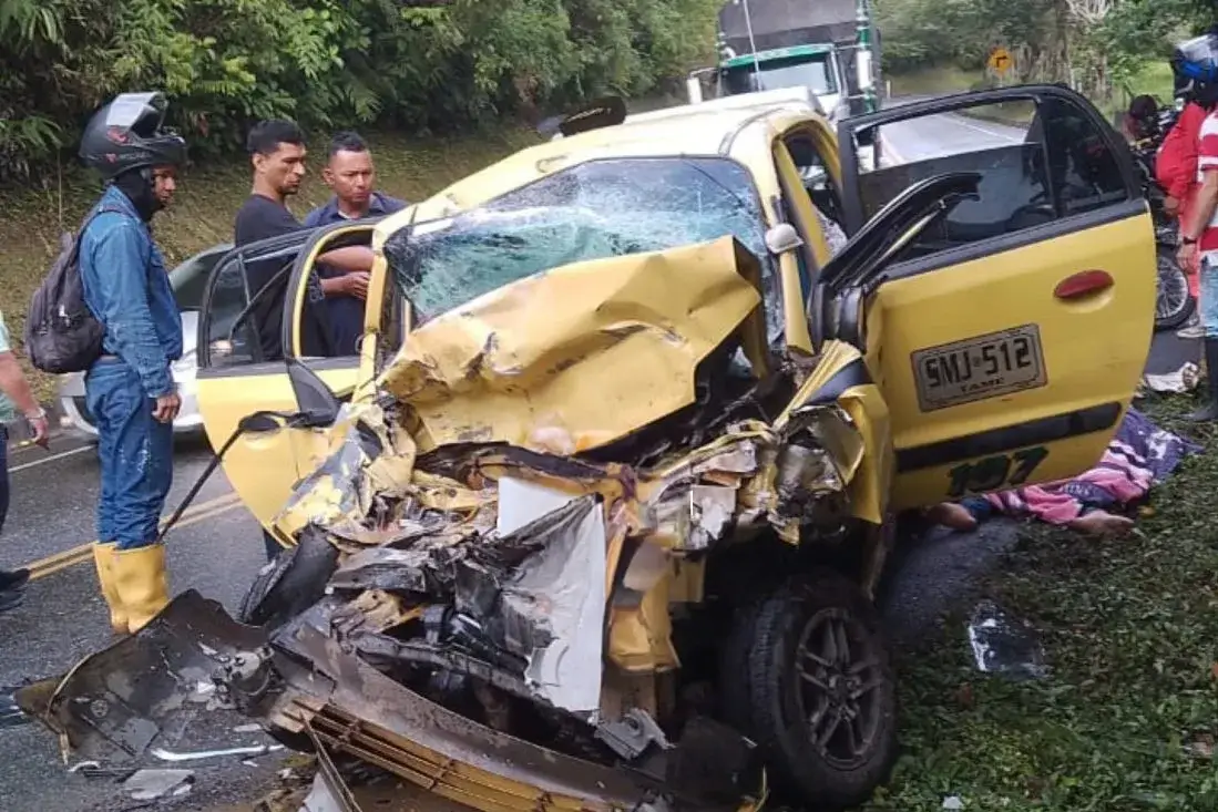 Fatal accidente en la autopista Medellín-Bogotá cobra la vida de tres personas de Tame, Arauca. Foto: MiOriente.com