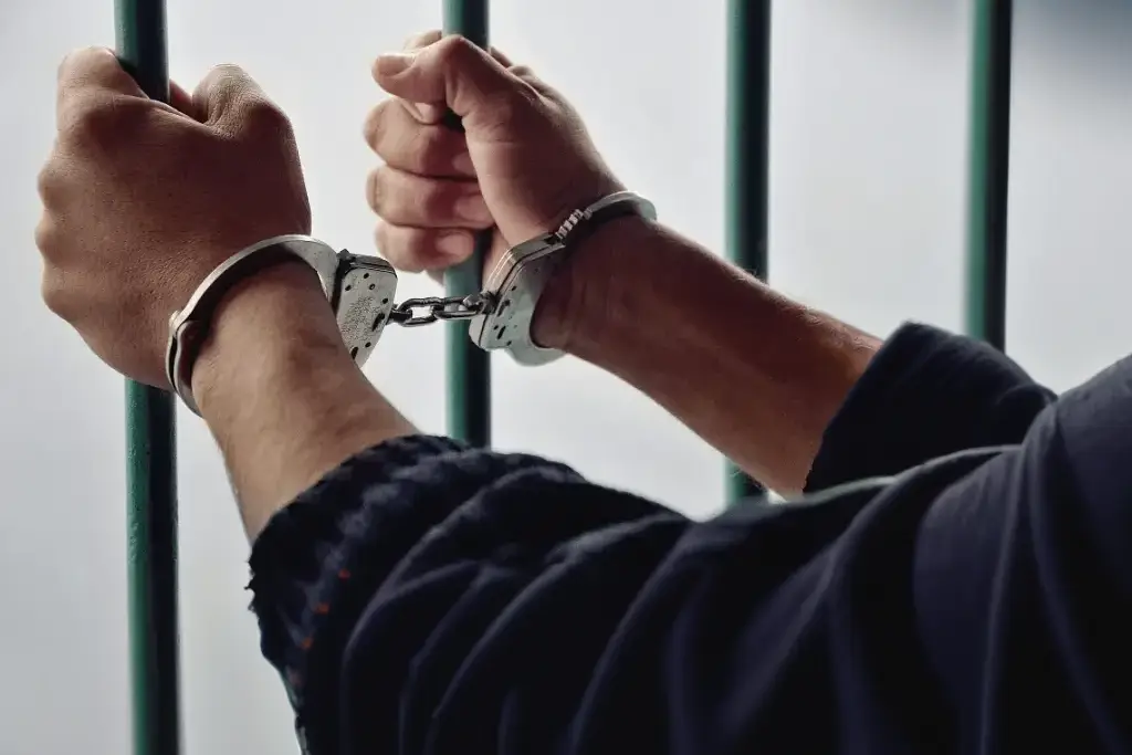 Cuatro Hombres a Prisión por Presuntos Maltratos y Ultrajes a Familiares.
