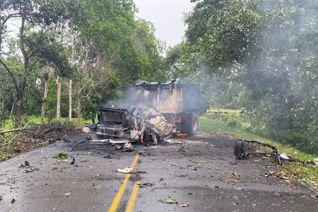 Volqueta usada para la activación de explosivos.