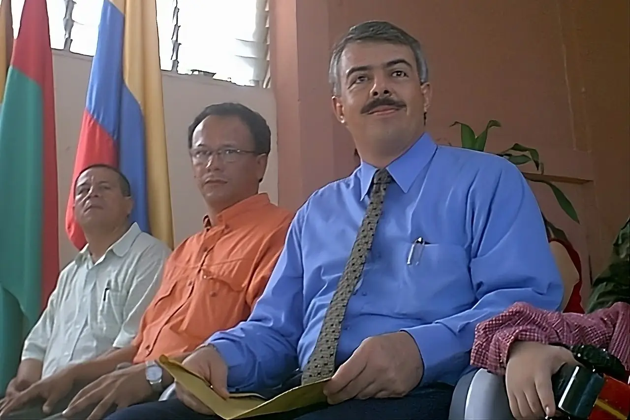 Fernando Triviño Beltrán, se posesionó como alcalde de Fortul el 13 de noviembre de 2000.
